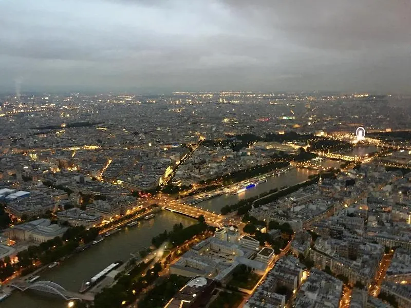 Bridgestreet Champs Elysees Daire Paris